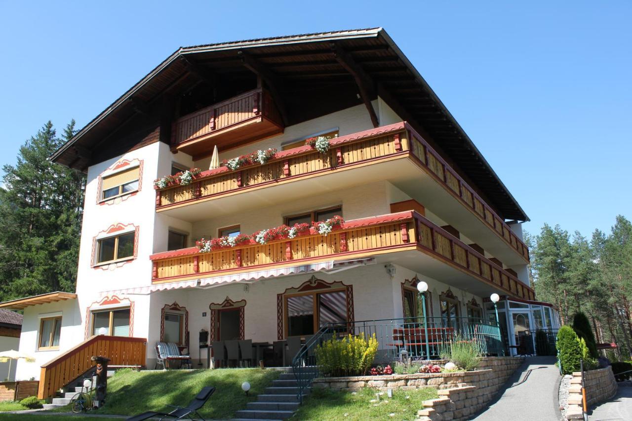 Hotel Garni Waldhof - Wohlfühlen am Lech Stanzach Exterior foto