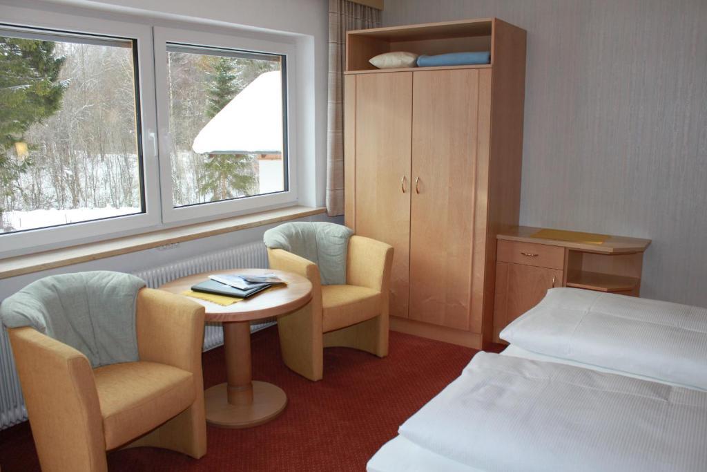 Hotel Garni Waldhof - Wohlfühlen am Lech Stanzach Zimmer foto
